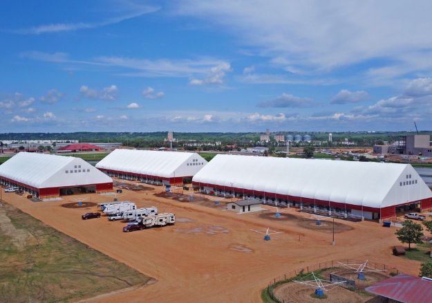 horse barn builders